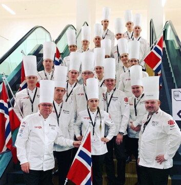 Begge de norske kokkelandslagene i Luxemborg. (Foto: Eirik Nilssen/Matbyrået Impuls) Begge de norske kokkelandslagene i Luxemborg. (Foto: Eirik Nilssen/Matbyrået Impuls)