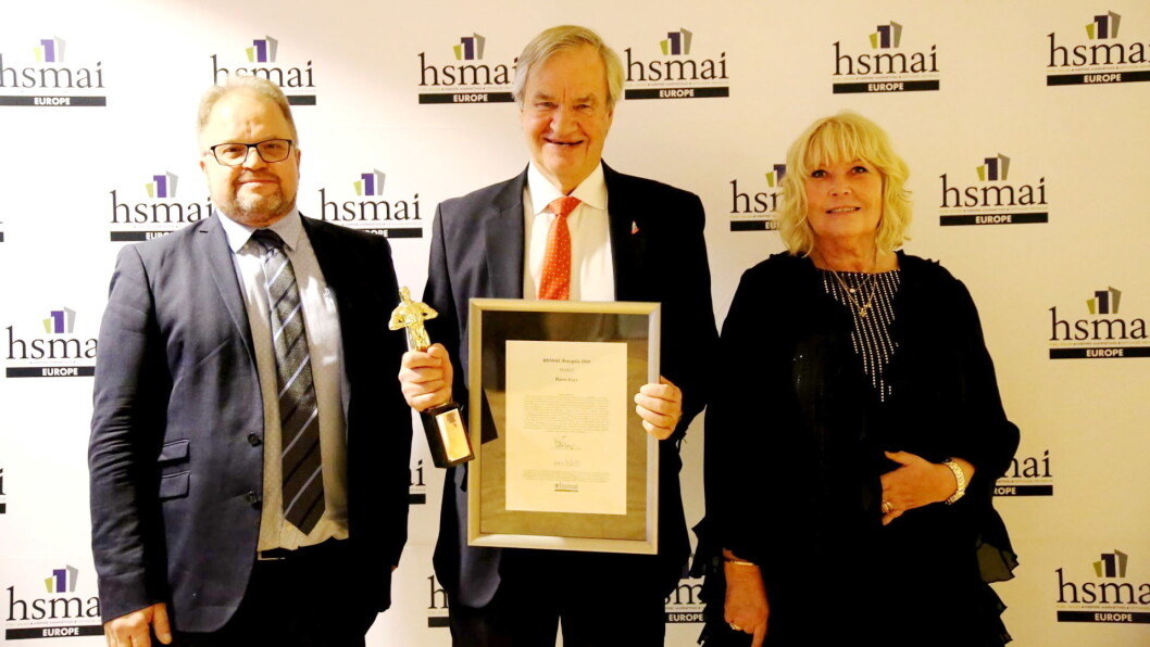 Styreleder i HSMAI Norway Morten Torp, Norwegians konsernsjef og grunnlegger Bjørn Kjos, og HSMAI Region Europes administrerende direktør Ingunn Hofseth på Meet Ullevaal tirsdag 8. januar 2019. (Foto: Camilla Bergan) Styreleder i HSMAI Norway Morten Torp, Norwegians konsernsjef og grunnlegger Bjørn Kjos, og HSMAI Region Europes administrerende direktør Ingunn Hofseth på Meet Ullevaal tirsdag 8. januar 2019. (Foto: Camilla Bergan)