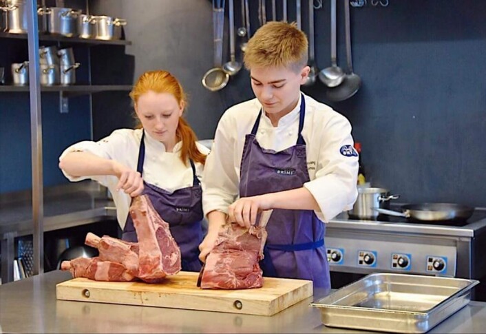 Lærlingene Camilla Brendjord Hetland og Thomas Ekle Løken fra Vianvang skal kjempe om kokkegullet i Norgescup. (Foto Privat) Lærlingene Camilla Brendjord Hetland og Thomas Ekle Løken fra Vianvang skal kjempe om kokkegullet i Norgescup. (Foto Privat)