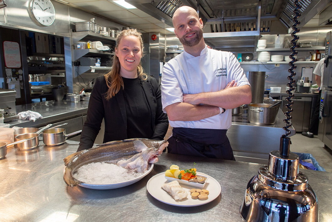 Tidlig skreistart på Lofoten Fiskerestaurant i Oslo. Her daglig leder Ann Bergström kjøkkensjef og Philip Gudd. (Foto: Fursetgruppen) Tidlig skreistart på Lofoten Fiskerestaurant i Oslo. Her daglig leder Ann Bergström kjøkkensjef og Philip Gudd. (Foto: Fursetgruppen)