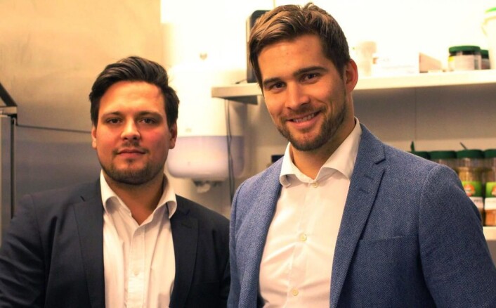 Mathias Paul, kandidatansvarlig Toptemp Hospitality, avdeling kjøkken (til venstre) sammen med kundeansvarlig hos Toptemp Hospitality, Øystein Hetland. (Foto: Toptemp Hospitality) Mathias Paul, kandidatansvarlig Toptemp Hospitality, avdeling kjøkken (til venstre) sammen med kundeansvarlig hos Toptemp Hospitality, Øystein Hetland. (Foto: Toptemp Hospitality)