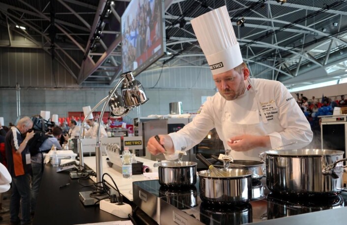 Danmarks Kenneth Toft-Hansen blir kanskje den sterkeste utfordreren til Christian André Pettersen i Bocuse d'Or-finalen, tror coach Gunnar Hvarnes. (Foto: Heidi Fjelland) Danmarks Kenneth Toft-Hansen blir kanskje den sterkeste utfordreren til Christian André Pettersen i Bocuse d'Or-finalen, tror coach Gunnar Hvarnes. (Foto: Heidi Fjelland)