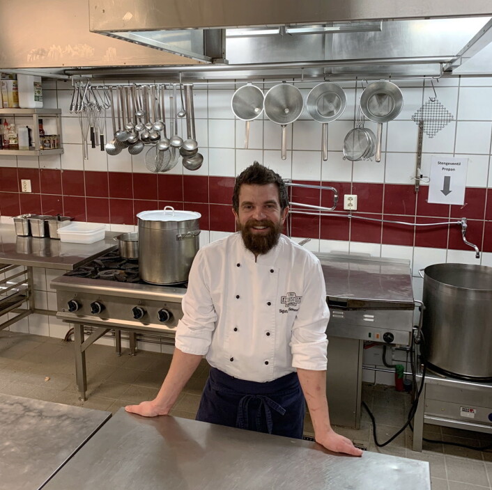 Etter sju år som assisterende kjøkkensjef, har nå Sigurd Bøen Sørensen tatt over kjøkkensjef-stillingen på Kleivstua. (Foto: Kleivstua) Etter sju år som assisterende kjøkkensjef, har nå Sigurd Bøen Sørensen tatt over kjøkkensjef-stillingen på Kleivstua. (Foto: Kleivstua)