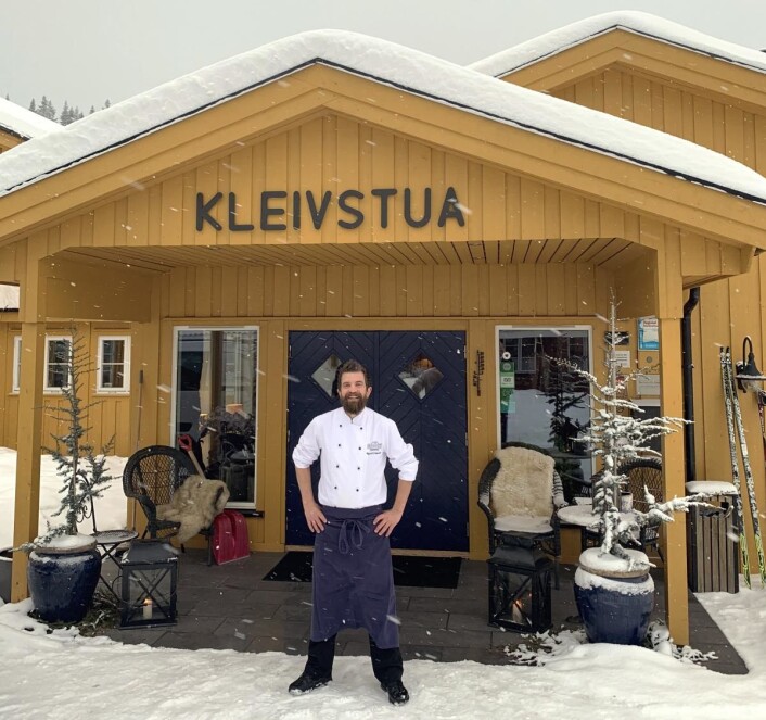 Kjøkkensjeg Sigurd Bøen Sørensen ønsker velkommen til Kleivstua. (Foto: Kleivstua) Kjøkkensjeg Sigurd Bøen Sørensen ønsker velkommen til Kleivstua. (Foto: Kleivstua)