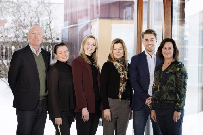Fra venstre Pål Semb-Johannson (adm. direktør i Nores), Anja Loen (leder medlemsavdelingen i Nores), Inger Voie (markedsansvarlig Nores), Anne-Grete Haugen (daglig leder i Matvett), Erik Vold (prosjektleder i KuttMatsvinn2020) og og Anne Marie Schrøder (kommunikasjonssjef i Matvett). (Foto: Stine Østby) Fra venstre Pål Semb-Johannson (adm. direktør i Nores), Anja Loen (leder medlemsavdelingen i Nores), Inger Voie (markedsansvarlig Nores), Anne-Grete Haugen (daglig leder i Matvett), Erik Vold (prosjektleder i KuttMatsvinn2020) og og Anne Marie Schrøder (kommunikasjonssjef i Matvett). (Foto: Stine Østby)