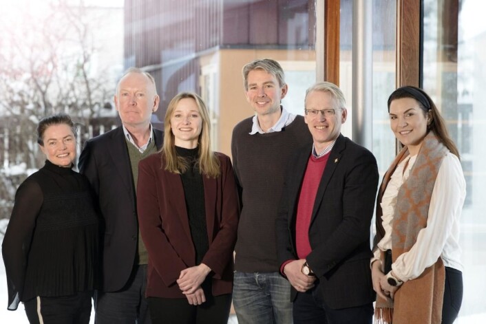 Fra venstre Anja Loen (leder medlemsavdelingen i Nores), Pål Semb-Johansson (adm. direktør i Nores), Inger Voie (markedsansvarlig Nores), miljørådgiver Jan Vogt, Nils Henrik Geitle (adm. direktør i De Historiske) og Stine Smette-Blålid (miljøansvarlig i De Historiske). (Foto: Stine Østby) Fra venstre Anja Loen (leder medlemsavdelingen i Nores), Pål Semb-Johansson (adm. direktør i Nores), Inger Voie (markedsansvarlig Nores), miljørådgiver Jan Vogt, Nils Henrik Geitle (adm. direktør i De Historiske) og Stine Smette-Blålid (miljøansvarlig i De Historiske). (Foto: Stine Østby)