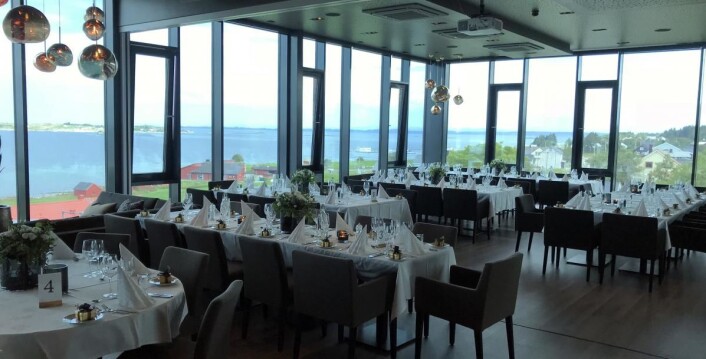 Ikke noe å si på utsikten fra restaurant- og barlokalet Søvæst. (Foto: Hotell Frøya) Ikke noe å si på utsikten fra restaurant- og barlokalet Søvæst. (Foto: Hotell Frøya)