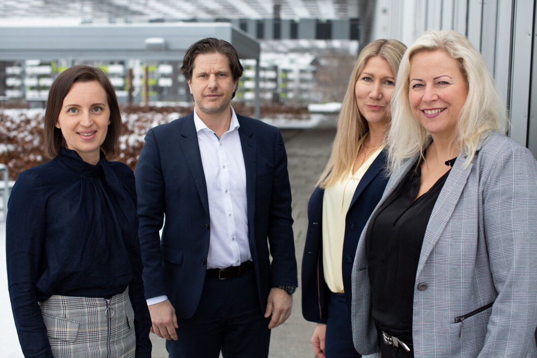 – Vi er stolte av å jobbe i organisasjon som Haut Nordic der kvinner og kvinnelige ledere heies fram, sier hotelldirektørene Silje Jørgensen (til venstre), Karoline Hammer-Larsen og Janne Johansen, her sammen med administrerende direktør Sondre Prestegard. (Foto: Haut Nordic) – Vi er stolte av å jobbe i organisasjon som Haut Nordic der kvinner og kvinnelige ledere heies fram, sier hotelldirektørene Silje Jørgensen (til venstre), Karoline Hammer-Larsen og Janne Johansen, her sammen med administrerende direktør Sondre Prestegard. (Foto: Haut Nordic)