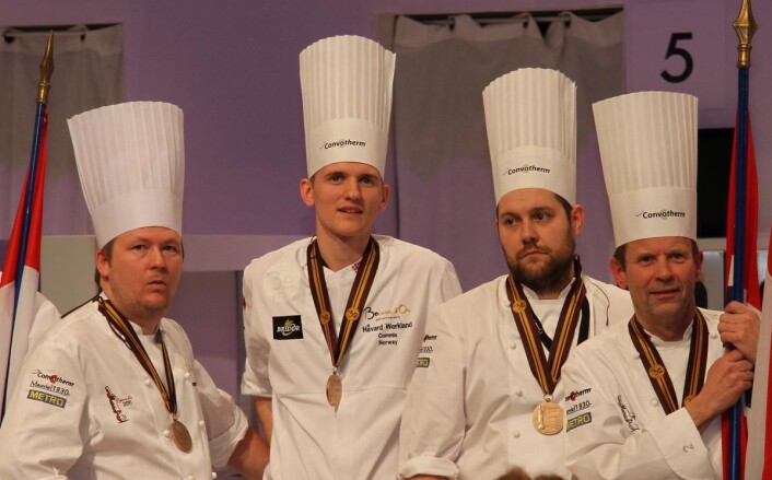 Håvard Werkland (nummer to fra venstre) har vært commis i to Bocuse d'Or-konkurranser. Nå skal han kjempe om å bli hovedkokk selv. (Foto: Morten Holt) Håvard Werkland (nummer to fra venstre) har vært commis i to Bocuse d'Or-konkurranser. Nå skal han kjempe om å bli hovedkokk selv. (Foto: Morten Holt)