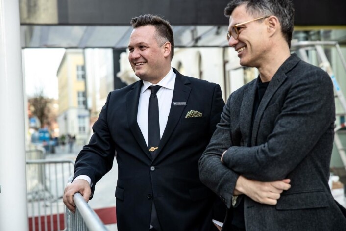 Hotelldirektør Mikael Forselius (til venstre) sammen med direktør Johan Börjesson ved Trondheim kunstmuseum. (Foto: Reitan-Gruppen) Hotelldirektør Mikael Forselius (til venstre) sammen med direktør Johan Börjesson ved Trondheim kunstmuseum. (Foto: Reitan-Gruppen)