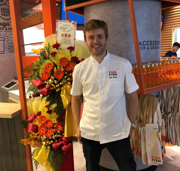 Geir Skeie i den nye Singapore-restauranten. (Foto: Pink Fish) Geir Skeie i den nye Singapore-restauranten. (Foto: Pink Fish)