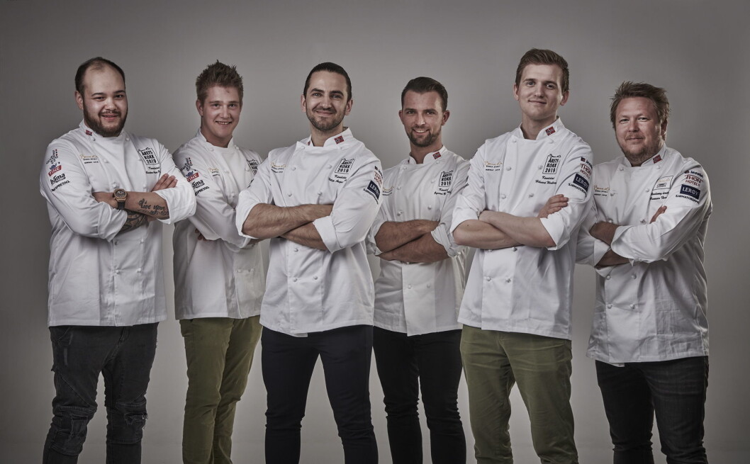 Deltakerne i Årets kokk 2019. Fra venstre Christian André Pettersen, Marius Dragsten Kjelsrud, Filip August Bendi, Øyvind Bøe Dalelv, Håvard Werkland og Gunnar Hvarnes (faglig leder i Akademiet). (Foto: Tom Haga) Deltakerne i Årets kokk 2019. Fra venstre Christian André Pettersen, Marius Dragsten Kjelsrud, Filip August Bendi, Øyvind Bøe Dalelv, Håvard Werkland og Gunnar Hvarnes (faglig leder i Akademiet). (Foto: Tom Haga)