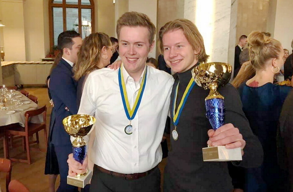 Gull til Statholdergaardens kokkelærlinger  Håvard Onsøyen og Audun Blystad i Nordisk mesterskap i Stockholm. (Foto: NKL)