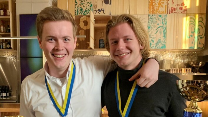 Kokkelærlingene Audun Blystad (t. v.) og Håvard Onsøyen tok gull i Nordisk mesterskap for kokk- og servitørlærlinger 2019. (Foto: NHO Reiseliv) Kokkelærlingene Audun Blystad (t. v.) og Håvard Onsøyen tok gull i Nordisk mesterskap for kokk- og servitørlærlinger 2019. (Foto: NHO Reiseliv)