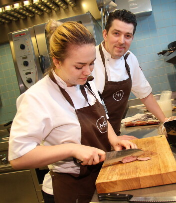 Gunnar Jensen er kjent for sitt gode arbeid med lærlingene. Her samme med Elise Lorentsen i 2016. (Foto: Morten Holt) Gunnar Jensen er kjent for sitt gode arbeid med lærlingene. Her samme med Elise Lorentsen i 2016. (Foto: Morten Holt)