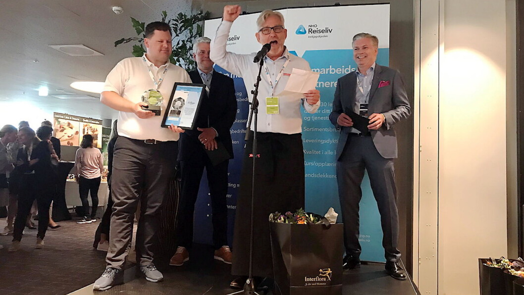 NHO Reiseliv Innkjøpskjeden har kåret Grilstad Foodservice «Årets leverandør av mat 2019». Fra venstre: Jan Anders Brun (salgssjef i Grilstad Foodservice), Morten Karlsen (direktør for verving og innkjøp i NHO Reiseliv), Terje Eskedal, (Key Account Manager i Grilstad Foodservice) og Øyvind Frich (leder av innkjøpsutvalget i NHO Reiseliv Innkjøpskjeden). (Foto: NHO Reiseliv) NHO Reiseliv Innkjøpskjeden har kåret Grilstad Foodservice «Årets leverandør av mat 2019». Fra venstre: Jan Anders Brun (salgssjef i Grilstad Foodservice), Morten Karlsen (direktør for verving og innkjøp i NHO Reiseliv), Terje Eskedal, (Key Account Manager i Grilstad Foodservice) og Øyvind Frich (leder av innkjøpsutvalget i NHO Reiseliv Innkjøpskjeden). (Foto: NHO Reiseliv)
