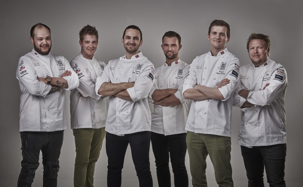 Deltakerne i Årets kokk 2019. Fra venstre Christian A. Pettersen, Marius Dragsten Kjelsrud, Filip A. Bendi, Øyvind Bøe Dalelv og Håvard Werkland. Helt til høyre faglig leder Gunnar Hvarnes.(Foto: Tom Haga) Deltakerne i Årets kokk 2019. Fra venstre Christian A. Pettersen, Marius Dragsten Kjelsrud, Filip A. Bendi, Øyvind Bøe Dalelv og Håvard Werkland. Helt til høyre faglig leder Gunnar Hvarnes.(Foto: Tom Haga)