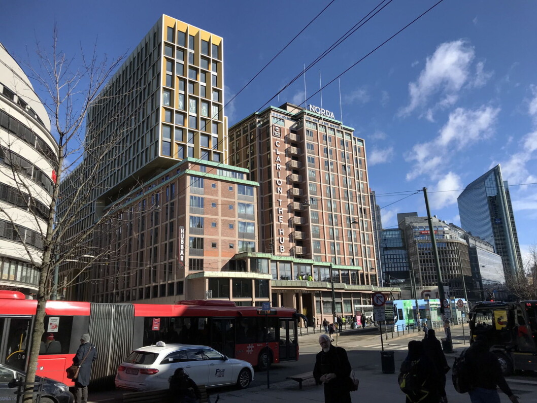 Clarion Hotel The Hub er nå Norges største hotell. I 2022 tar Radisson Blu Hotel Plaza (til høyre i bildet) igjen over tronen som det største hotellet i Norge. (Foto: Morten Holt) Clarion Hotel The Hub er nå Norges største hotell. I 2022 tar Radisson Blu Hotel Plaza (til høyre i bildet) igjen over tronen som det største hotellet i Norge. (Foto: Morten Holt)