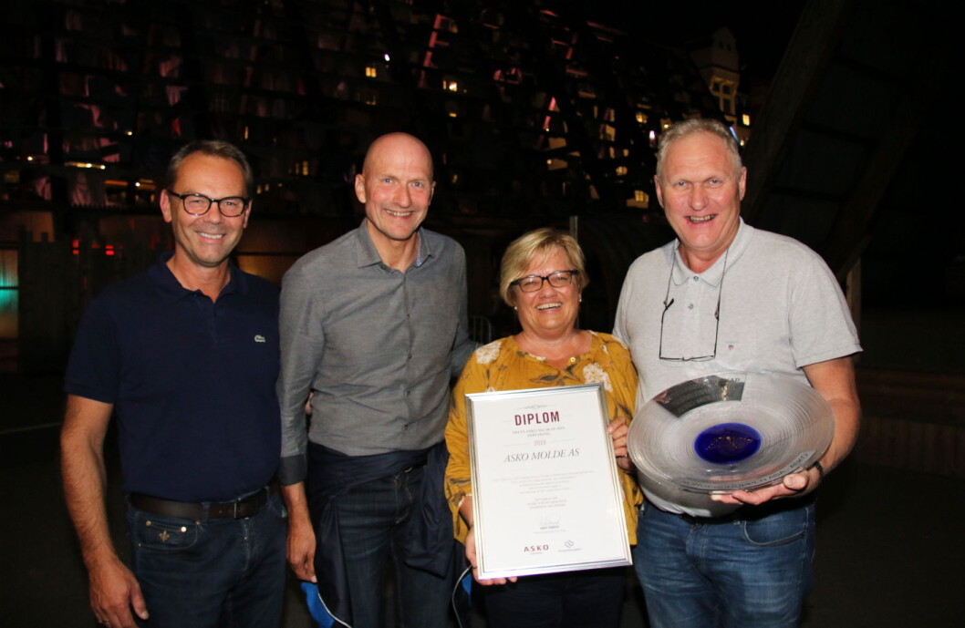 Asko Molde er kåret til «Årets selskap» i Asko. Fra venstre konsernansvarlig André Tangerud, Jan-Erik Bårdsgjære, Anita Gundersen og Bjørn Staurset. (Foto: Nils Henrik Sjo) Asko Molde er kåret til «Årets selskap» i Asko. Fra venstre konsernansvarlig André Tangerud, Jan-Erik Bårdsgjære, Anita Gundersen og Bjørn Staurset. (Foto: Nils Henrik Sjo)