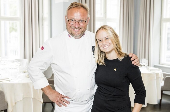 Bent Stiansen sammen med sin datter Natascha Hellstrøm Stiansen, som er administrativ leder på Statholdergaarden. (Foto: Statholdergaarden) Bent Stiansen sammen med sin datter Natascha Hellstrøm Stiansen, som er administrativ leder på Statholdergaarden. (Foto: Statholdergaarden)