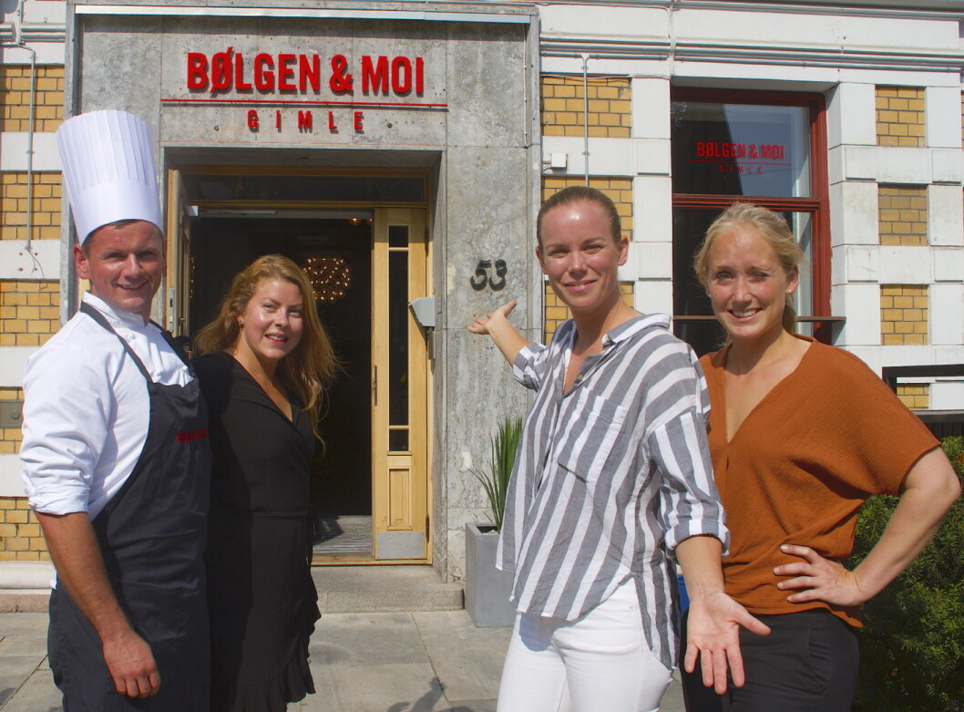 En optimistisk kvartett ønsker velkommen til Bølgen & Moi Gimle i Bygdø allé 53 som åpner dørene fredag 30. august. Fra venstre: Soussjef Krzysztof Rybicki, restaurantsjef Elisabeth Löfström, daglig leder Linn Albertsson og hovmester Malin Wihlborg. (Foto: Bølgen & Moi) En optimistisk kvartett ønsker velkommen til Bølgen & Moi Gimle i Bygdø allé 53 som åpner dørene fredag 30. august. Fra venstre: Soussjef Krzysztof Rybicki, restaurantsjef Elisabeth Löfström, daglig leder Linn Albertsson og hovmester Malin Wihlborg. (Foto: Bølgen & Moi)