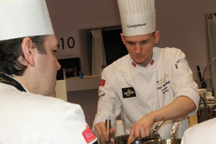 Håvard Werkland var commis for Christopher Davidsen i Bocuse d'Or. I neste uke skal han selv i aksjon som hovedkokk i Årets kokk 2019. (Foto: Morten Holt) Håvard Werkland var commis for Christopher Davidsen i Bocuse d'Or. I neste uke skal han selv i aksjon som hovedkokk i Årets kokk 2019. (Foto: Morten Holt)