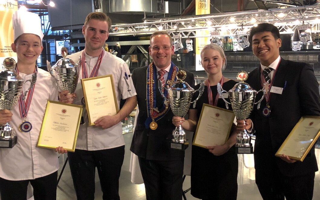 Lærlingene som gikk til topps i Oslo og Akershus Cup. Til venstre Statholdergaardens kokker Sander Hjelvik Skjelbostad og Rohollah Murshakhi, og til høyre Therese Gjesti Friis fra Oslo Militære Samfund og Bryan Matthew Santos fra Brasserie France. (Foto: Privat) Lærlingene som gikk til topps i Oslo og Akershus Cup. Til venstre Statholdergaardens kokker Sander Hjelvik Skjelbostad og Rohollah Murshakhi, og til høyre Therese Gjesti Friis fra Oslo Militære Samfund og Bryan Matthew Santos fra Brasserie France. (Foto: Privat)