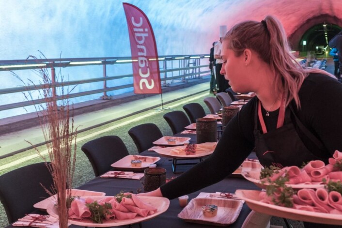 Serverte frokost - 250 meter under havoverflaten. (Foto: Scandic Hotels) Serverte frokost - 250 meter under havoverflaten. (Foto: Scandic Hotels)