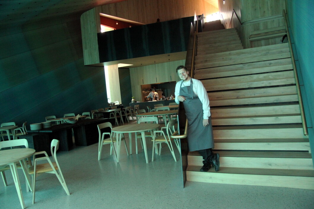 Restaurant Under med kjøkkensjef Nikolai Ellitsgaard er en av tre nominerte tl Årets kjøkken. (Foto: Morten Holt) Restaurant Under med kjøkkensjef Nikolai Ellitsgaard er en av tre nominerte tl Årets kjøkken. (Foto: Morten Holt)