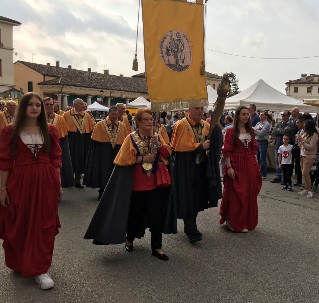 Norsk tørrfisk feires av 60000 italienere på verdens største tørrfiskfestival i Sandrigo i Italia (Foto: Norges sjømatråd). Norsk tørrfisk feires av 60000 italienere på verdens største tørrfiskfestival i Sandrigo i Italia (Foto: Norges sjømatråd).