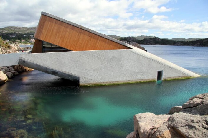 Restaurant Under er en av 19 nominerte til Norsk Lyspris 2019. (Foto: Morten Holt) Restaurant Under er en av 19 nominerte til Norsk Lyspris 2019. (Foto: Morten Holt)