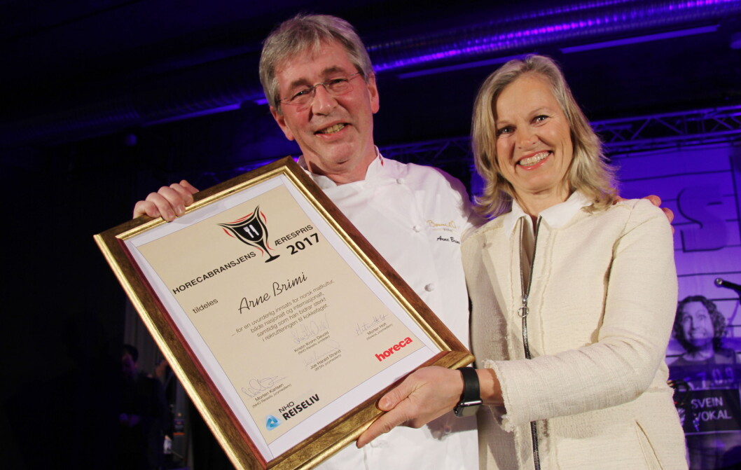 Arne Brimi fikk Horecabransjens Ærespris i 2017. Her sammen med juryleder og prisutdeler Kristin Krohn Devold. (Foto: Morten Holt) Arne Brimi fikk Horecabransjens Ærespris i 2017. Her sammen med juryleder og prisutdeler Kristin Krohn Devold. (Foto: Morten Holt)