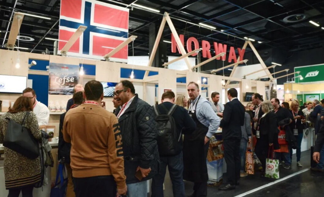 Besøkende ved den norske fellespaviljongen i Fine Food-hallen i 2019. (Foto: Norsk-Tysk Handelskammer) Besøkende ved den norske fellespaviljongen i Fine Food-hallen i 2019. (Foto: Norsk-Tysk Handelskammer)