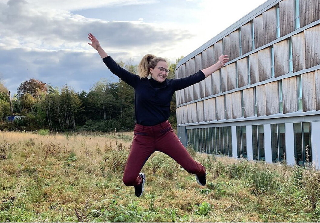 Biehotell-direktør Thea Emilie Giske er hoppende glad for at prosjektet er fullført. (Foto: Comfort Hotel Bergen Airport) Biehotell-direktør Thea Emilie Giske er hoppende glad for at prosjektet er fullført. (Foto: Comfort Hotel Bergen Airport)