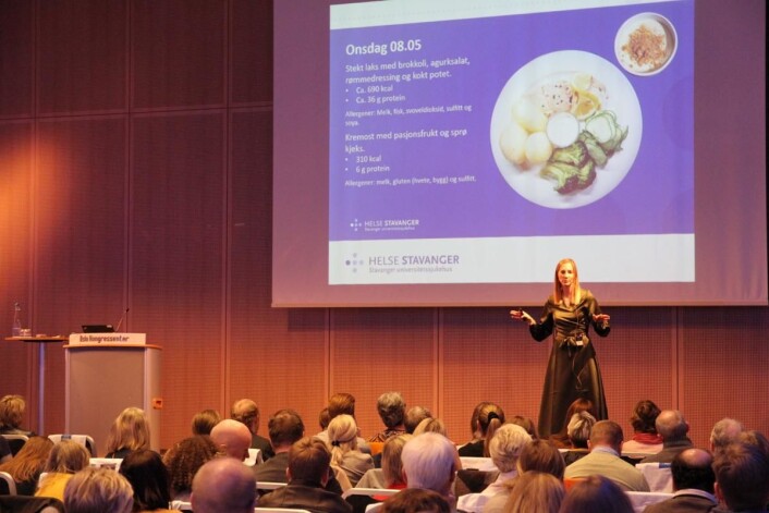 Matomsorgsprisvinner Ida Kristiansen forteller om sitt arbeid på Tines fagseminar på Oslo Kongressenter. (Foto: Morten Holt) Matomsorgsprisvinner Ida Kristiansen forteller om sitt arbeid på Tines fagseminar på Oslo Kongressenter. (Foto: Morten Holt)
