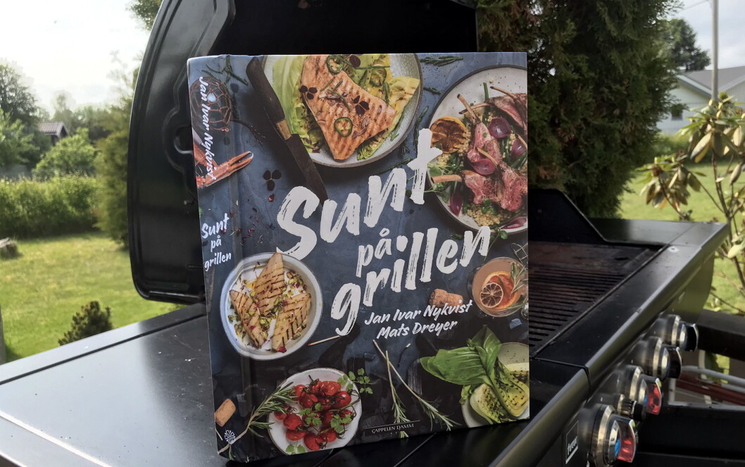 Sunt på grillen er en av fem kokebøker som kan bli årets beste kokebok i 2019. (Foto: Morten Holt) Sunt på grillen er en av fem kokebøker som kan bli årets beste kokebok i 2019. (Foto: Morten Holt)