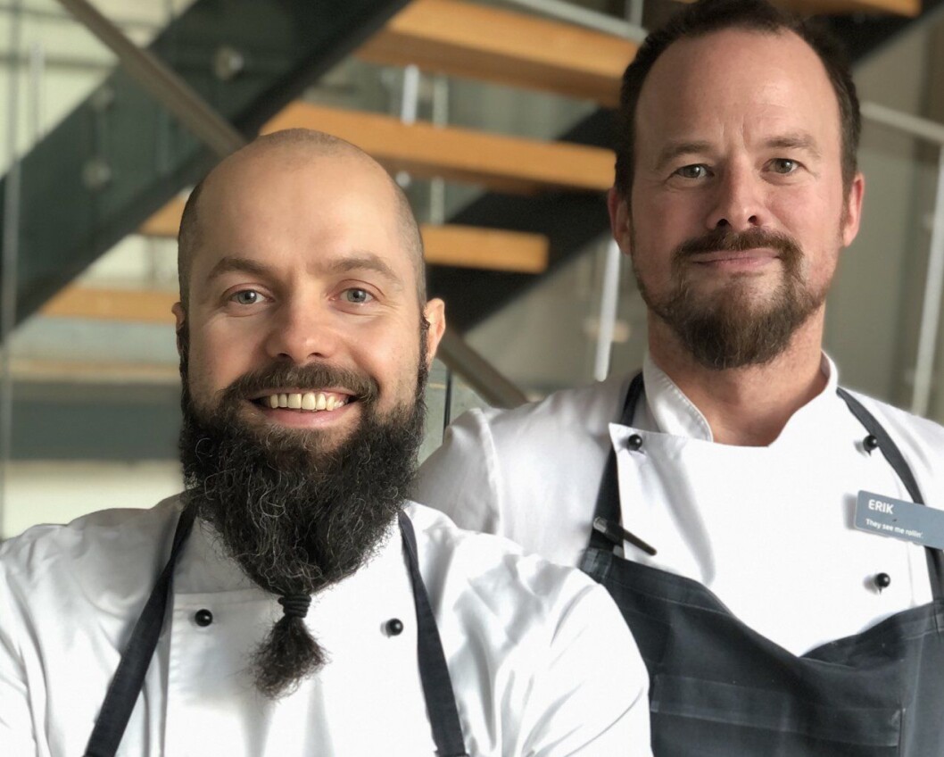 Karlis Veide (til venstre) og Erik Sandal er nye kjøkkensjefer på de to Quality-hotellene i Ålesund. (Foto: Quality Hotel) Karlis Veide (til venstre) og Erik Sandal er nye kjøkkensjefer på de to Quality-hotellene i Ålesund. (Foto: Quality Hotel)