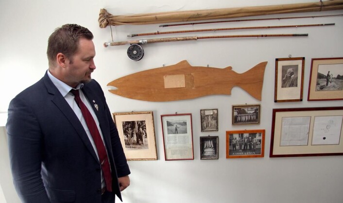Boen Gård eier en verdifull fiskerett i Tovdalselva, noe også bildene på veggen på gården vise. (Foto: Morten Holt) Boen Gård eier en verdifull fiskerett i Tovdalselva, noe også bildene på veggen på gården vise. (Foto: Morten Holt)