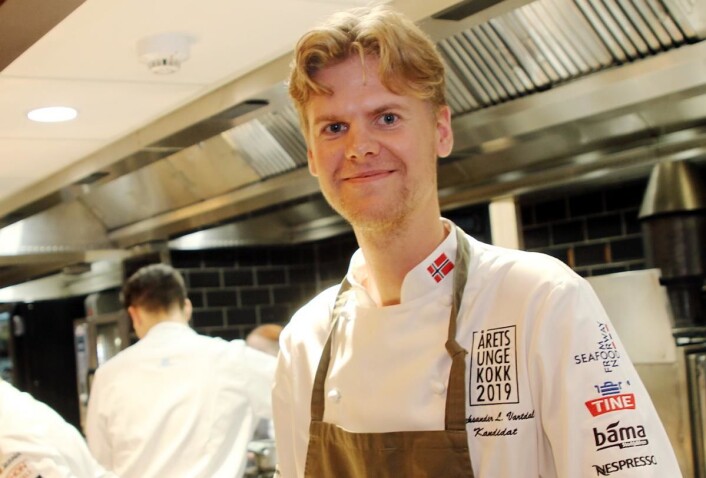 Aleksander L. Vartdal (bildet) deltar i Årets grønne kokk 2020 sammen med Tim Alexander Ekblad. (Foto: Morten Holt) Aleksander L. Vartdal (bildet) deltar i Årets grønne kokk 2020 sammen med Tim Alexander Ekblad. (Foto: Morten Holt)