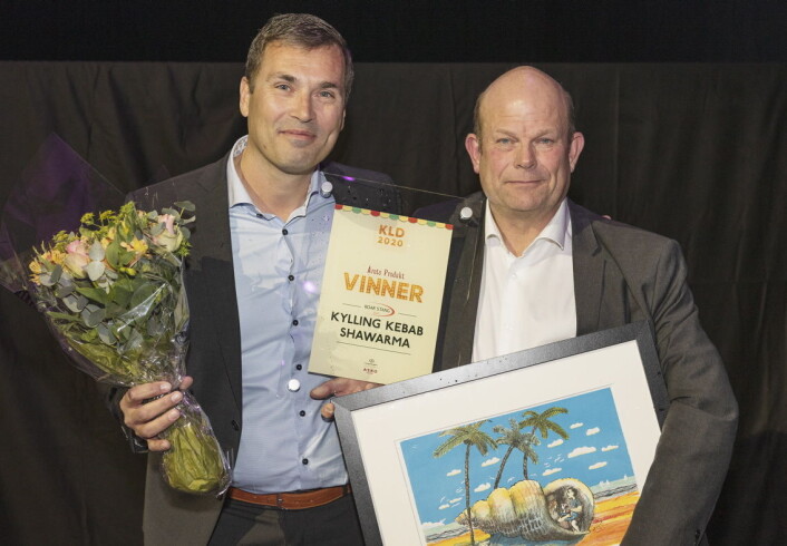 «Årets produkt» ble Kylling Shawarma fra Roar Stang. Paal Stang og Finn Egil Borge Hansen mottok prisen på vegne av selskapet. (Foto Sjo og Floyd) «Årets produkt» ble Kylling Shawarma fra Roar Stang. Paal Stang og Finn Egil Borge Hansen mottok prisen på vegne av selskapet. (Foto Sjo og Floyd)