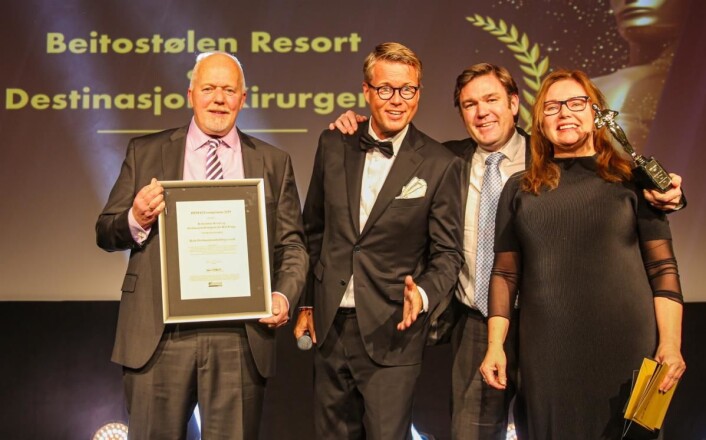 Bjørnar Hovi og Bjørn B Jacobsen mottok Oscar-statuett da Beitostølen Resort og DestinasjonsKirurgene gikk helt til topps under HSMAIs gallafest på Scandic Fornebu. (Foto: Camilla Bergan) Bjørnar Hovi og Bjørn B Jacobsen mottok Oscar-statuett da Beitostølen Resort og DestinasjonsKirurgene gikk helt til topps under HSMAIs gallafest på Scandic Fornebu. (Foto: Camilla Bergan)
