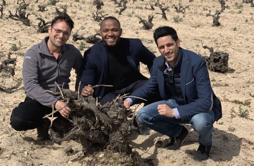 Antonio de la Fuente (vinmaker Ossian, fra venstre), Johan Crianza og David Montes fra Alma Carraovejas. Antonio de la Fuente (vinmaker Ossian, fra venstre), Johan Crianza og David Montes fra Alma Carraovejas.