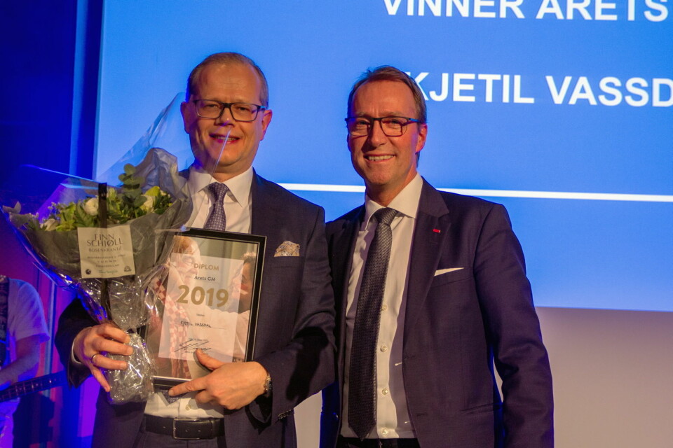 Kjetil Vassdal (til venstre) sammen med president og konsernsjef hos Scandic Hotels, Jens Mathiesen. (Foto: Scandic Hotels)