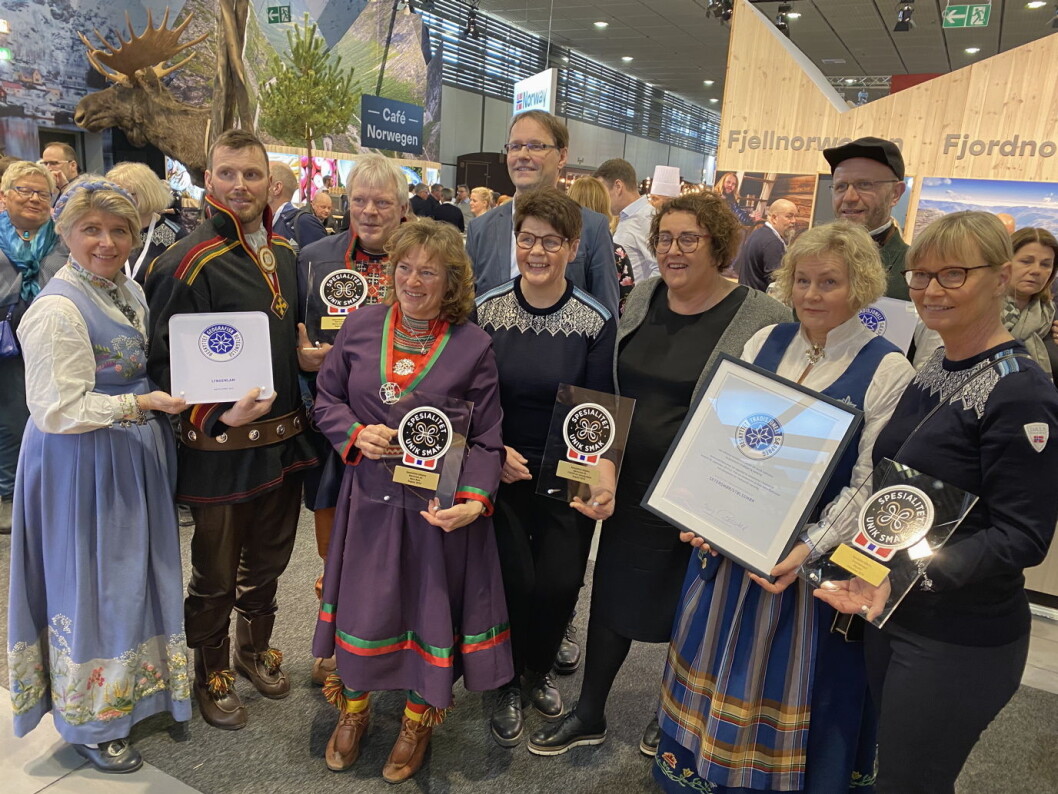 Stolte lokalmatprodusenter under åpningen av Norges stand på Grune Woche. Fra venstre: Nina Sundqvist, Matmerk, Runo Berglund, Lyngenlam, Knut Tørresdal og Eva Nordfjell fra Rørosrein, Hallgerd Tronsmoen fra Gransjøberget viltkjøkken. Bak statssekretær Widar Skogan, landbruks- og matminister Olaug Bollestad, Bak: Knut Ola Bredesen, Norsk seterkultur og Siv Beate Eggen, Norsk seterkultur.Helt til høyre Marianne Wimmer, Gransjøberget viltkjøkken. (Foto Matmerk) Stolte lokalmatprodusenter under åpningen av Norges stand på Grune Woche. Fra venstre: Nina Sundqvist, Matmerk, Runo Berglund, Lyngenlam, Knut Tørresdal og Eva Nordfjell fra Rørosrein, Hallgerd Tronsmoen fra Gransjøberget viltkjøkken. Bak statssekretær Widar Skogan, landbruks- og matminister Olaug Bollestad, Bak: Knut Ola Bredesen, Norsk seterkultur og Siv Beate Eggen, Norsk seterkultur.Helt til høyre Marianne Wimmer, Gransjøberget viltkjøkken. (Foto Matmerk)