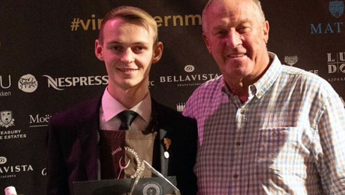 Nicolai Haram Svorte, som jobber ved Restaurant Under, vant juniorklassen («Junior Wine Awards») i Norsk Vinkelnermesterskap. (Foto: Arrangøren) Nicolai Haram Svorte, som jobber ved Restaurant Under, vant juniorklassen («Junior Wine Awards») i Norsk Vinkelnermesterskap. (Foto: Arrangøren)