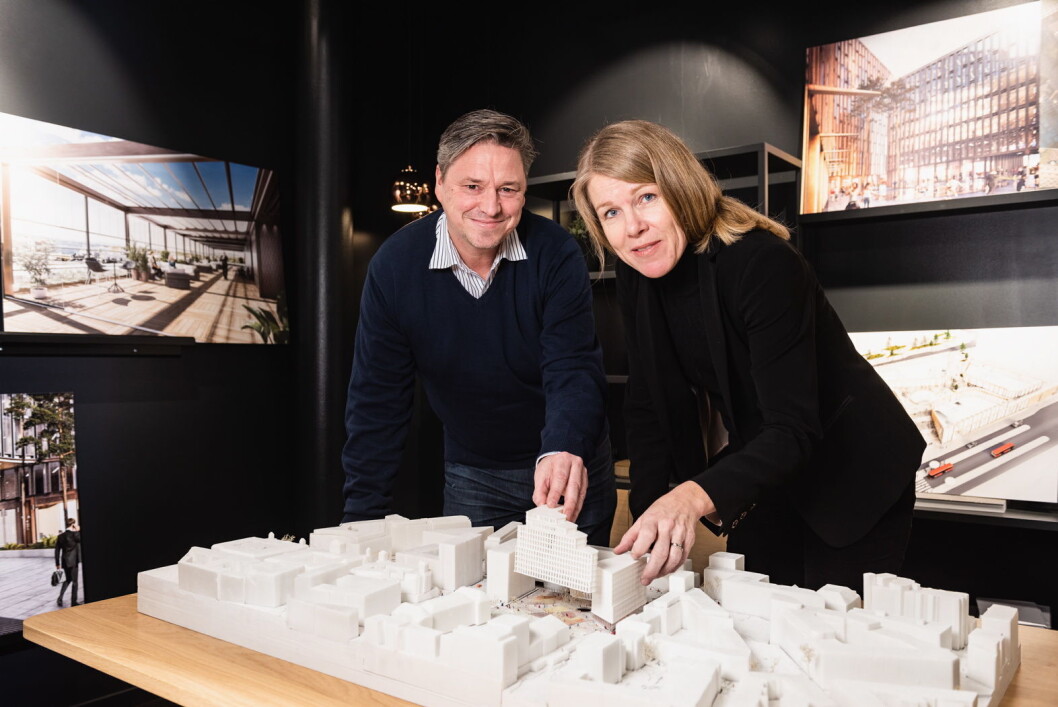 Frode Rønne Malmo (Aspelin Ramm) og daglig leder i Furset kantine, Cecilie Grøsland. (Foto: Finn Ståle Felberg) Frode Rønne Malmo (Aspelin Ramm) og daglig leder i Furset kantine, Cecilie Grøsland. (Foto: Finn Ståle Felberg)