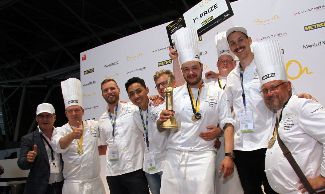 Gull til Norge. Christian A. Pettersen vant Europa-utgaven av Bocuse d'Or 2018, godt assistert av en rekke støttespillere. (Foto: Morten Holt, arkiv) Gull til Norge. Christian A. Pettersen vant Europa-utgaven av Bocuse d'Or 2018, godt assistert av en rekke støttespillere. (Foto: Morten Holt, arkiv)