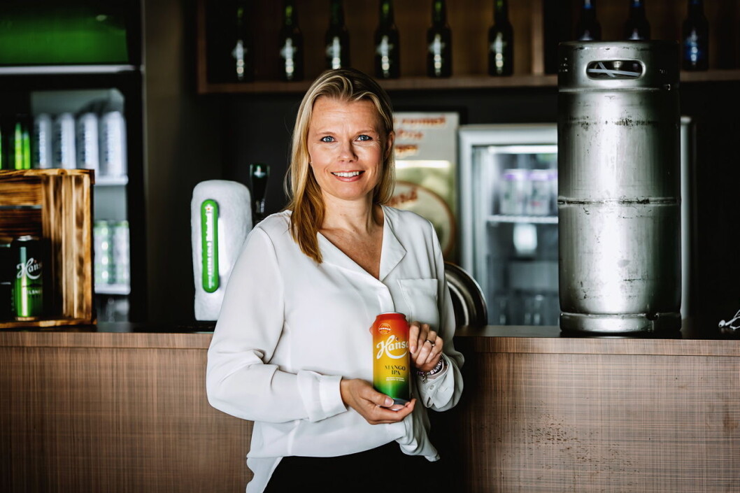 Merkevaresjef for Hansa, Ann-Therese Samuelsen med knallsuksessen Hansa Mango IPA i hånden. (Foto: Hansa Borg) Merkevaresjef for Hansa, Ann-Therese Samuelsen med knallsuksessen Hansa Mango IPA i hånden. (Foto: Hansa Borg)