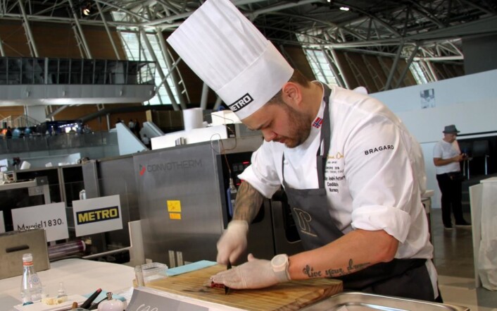 Christian A. Pettersen var Norges deltaker i Bocuse d'Or i 2018 og 2019, og er også vår kandidat i 2020 og 2021. (Foto: Heidi Fjelland) Christian A. Pettersen var Norges deltaker i Bocuse d'Or i 2018 og 2019, og er også vår kandidat i 2020 og 2021. (Foto: Heidi Fjelland)