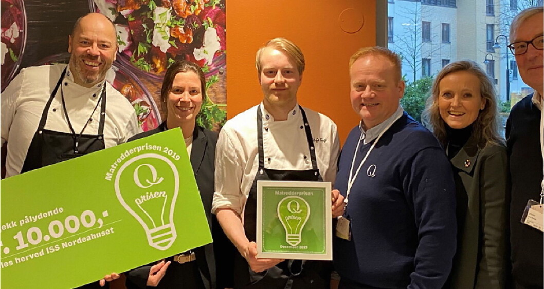 Q-Meieriene og Mette Havre Nygård delte ut Matredderpris til ISS kantine i Nordeahuset. Ove Jarland Rød (fra venstre), Eirik Nordbye, Karin Petterson, Anders Midtlie, Pål Rasmussen, Mette Nygård Havre og Bent Myrdahl. (Foto: Q-Meieriene/Kavli) Q-Meieriene og Mette Havre Nygård delte ut Matredderpris til ISS kantine i Nordeahuset. Ove Jarland Rød (fra venstre), Eirik Nordbye, Karin Petterson, Anders Midtlie, Pål Rasmussen, Mette Nygård Havre og Bent Myrdahl. (Foto: Q-Meieriene/Kavli)